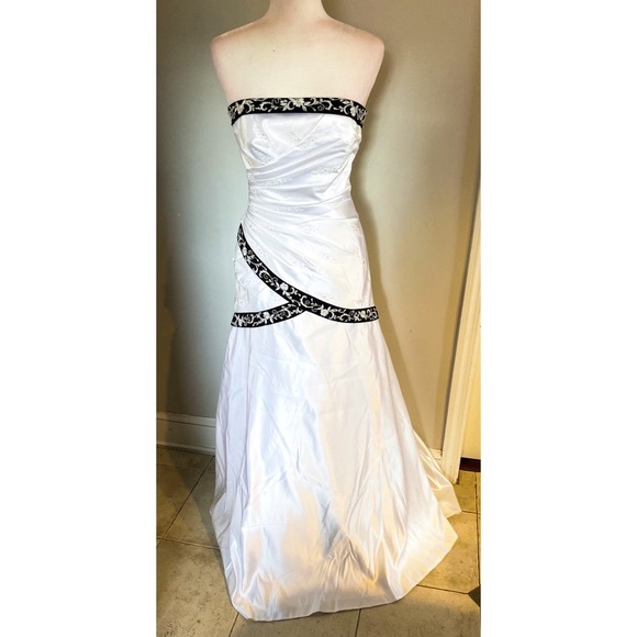 Jovani Strapless Ballgown - Picture 1 of 6